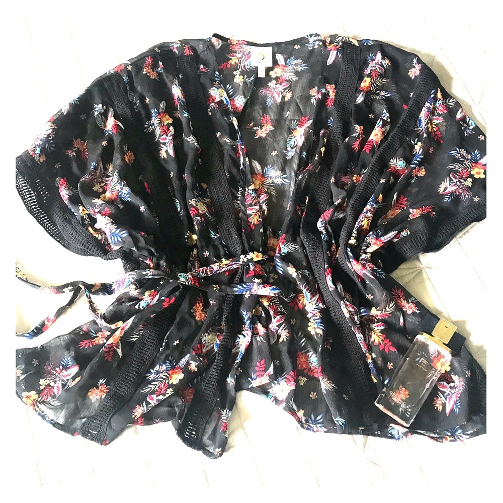 Small: NWOT! Bright, Breezy Chiffon Kimono